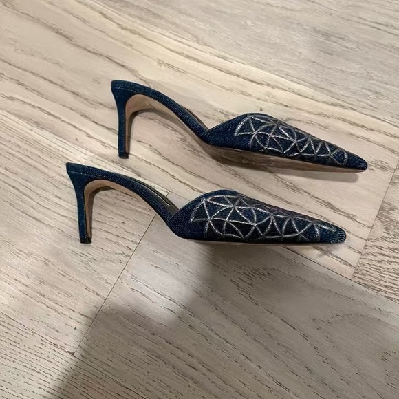 Manolo Blahnik Black and Silver Patterned Mules - Picture 3 of 4